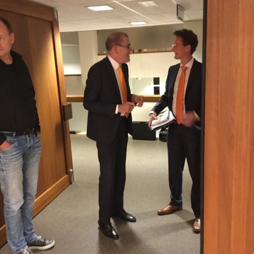 Burgemeester Piet Zoon met stropdas